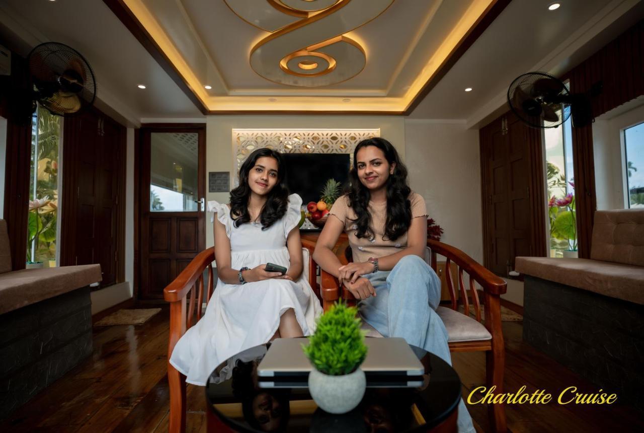 Charlotte Cruise House Boat Hotel Alappuzha Bagian luar foto