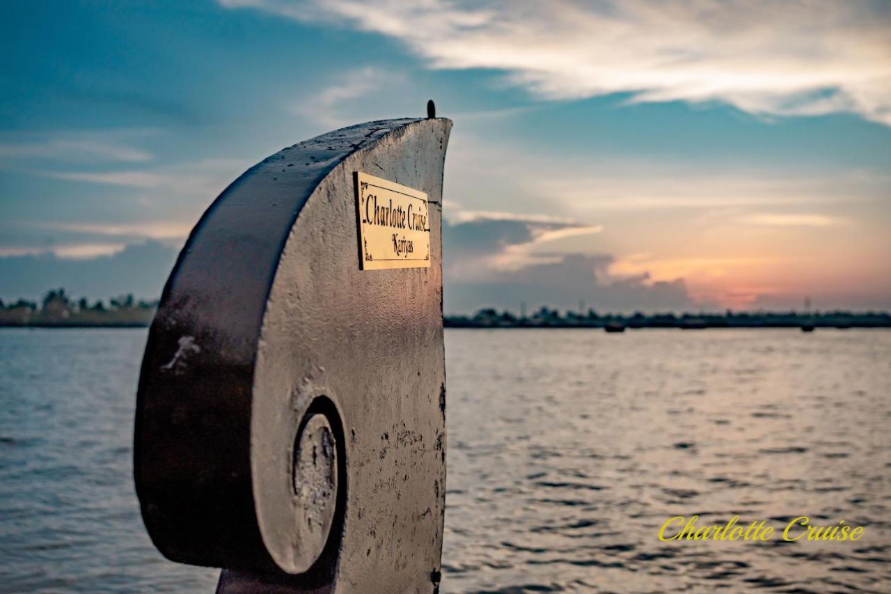 Charlotte Cruise House Boat Hotel Alappuzha Bagian luar foto