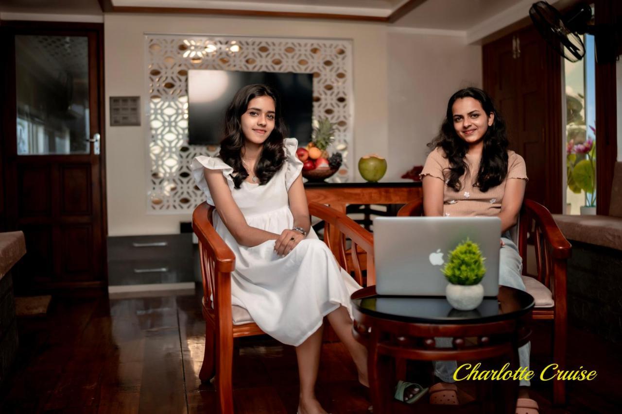 Charlotte Cruise House Boat Hotel Alappuzha Bagian luar foto