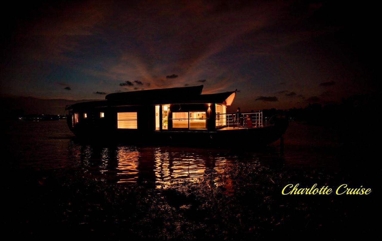 Charlotte Cruise House Boat Hotel Alappuzha Bagian luar foto