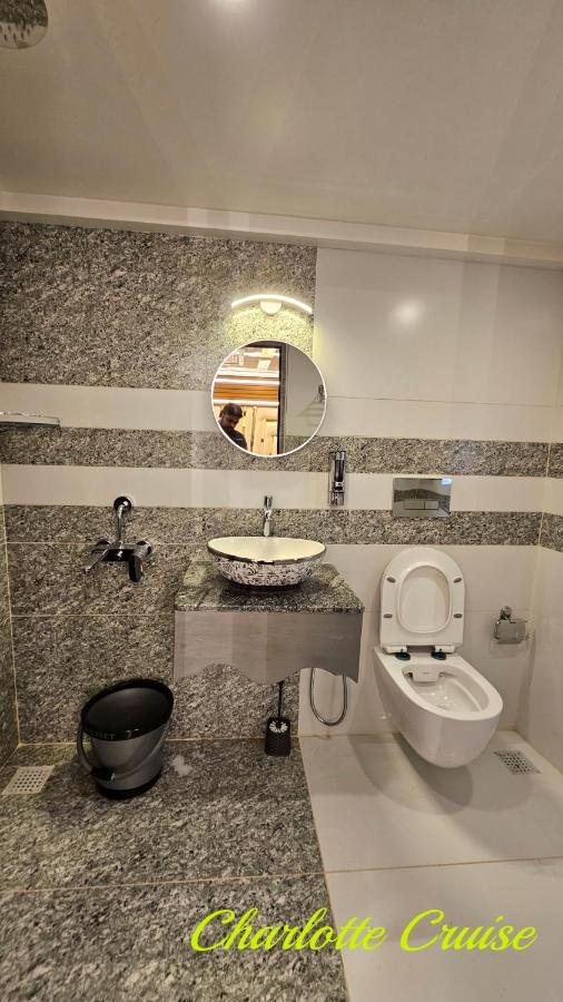 Charlotte Cruise House Boat Hotel Alappuzha Bagian luar foto