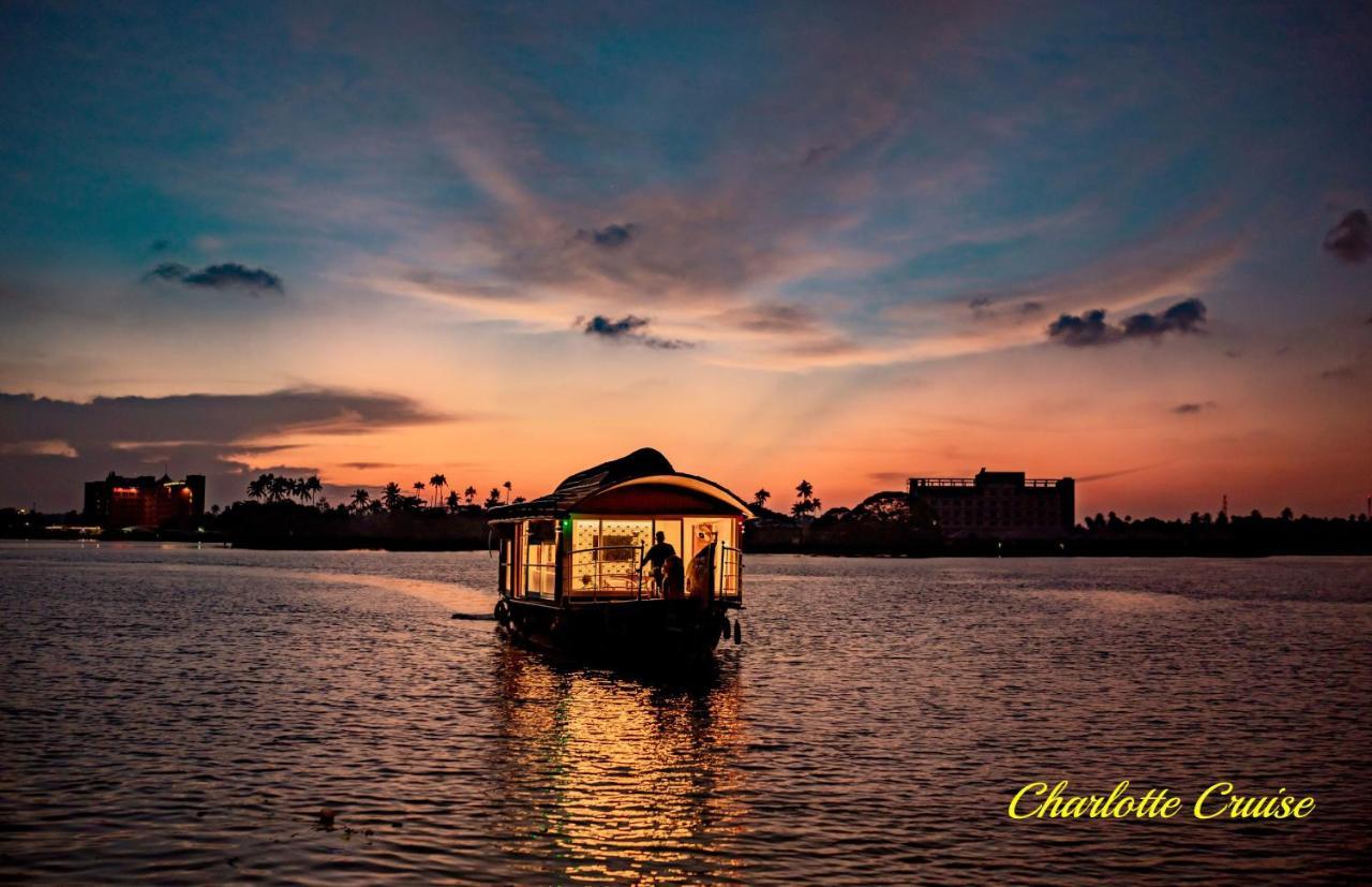 Charlotte Cruise House Boat Hotel Alappuzha Bagian luar foto