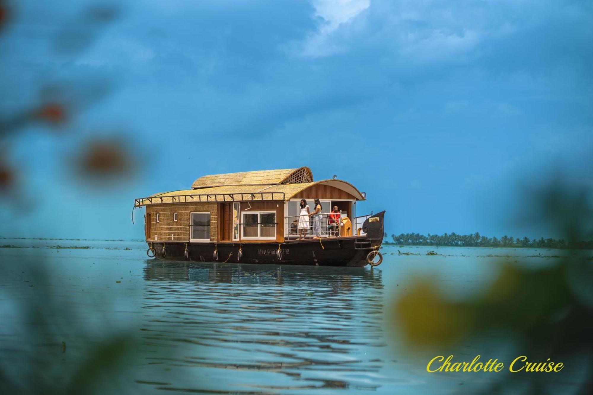 Charlotte Cruise House Boat Hotel Alappuzha Bagian luar foto