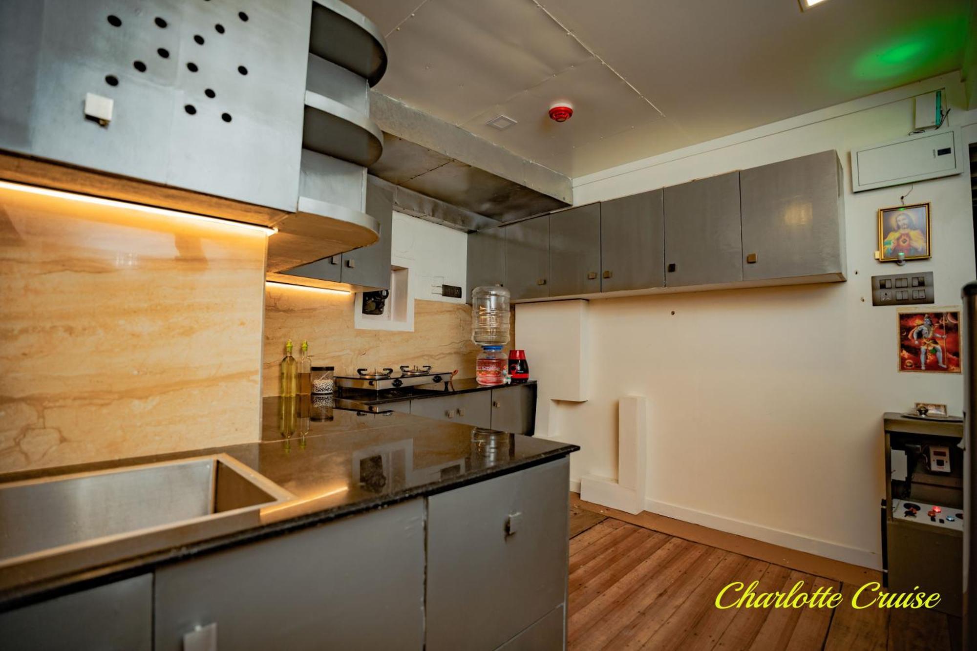 Charlotte Cruise House Boat Hotel Alappuzha Bagian luar foto