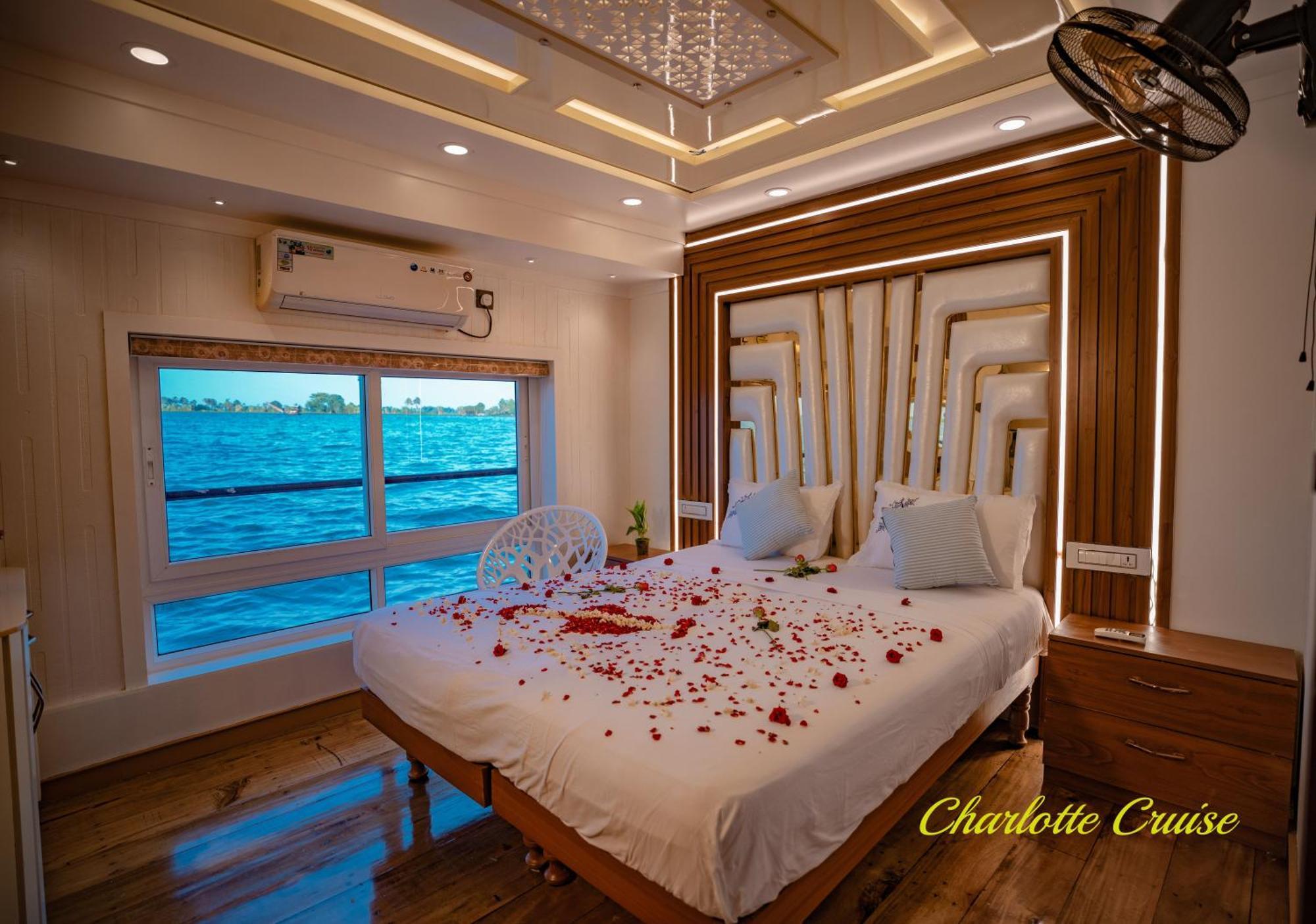 Charlotte Cruise House Boat Hotel Alappuzha Bagian luar foto